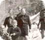 La familio Gacond ekskursanta sur la glachero Rosenlaui. De maldekstre dekstren: La patro Robert (1903-1965), la patrino Gabrielle (1908-1999), Denis (1943), Claude, Franois (1936), Jacques (1932)